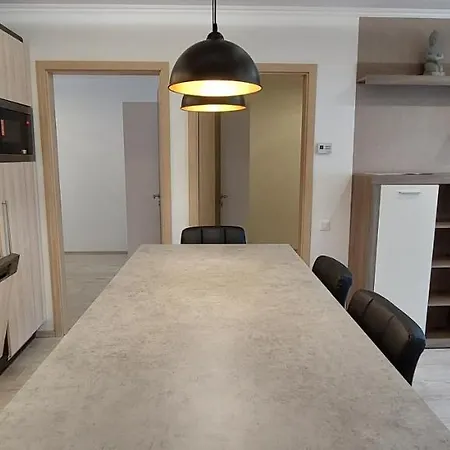 Laguna Apartment *