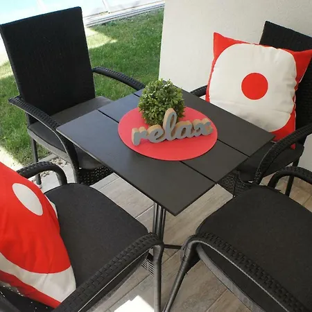 Laguna Apartment *